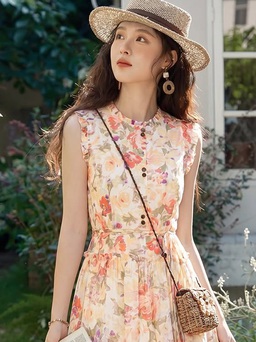 Đắm mình trong vẻ đẹp lãng mạn của váy hoa ngày nắng hạ
