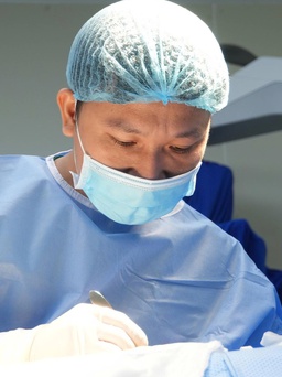 Bác sĩ cảnh báo: Thường xuyên nháy mắt, coi chừng nguy cơ co giật, biến dạng mặt