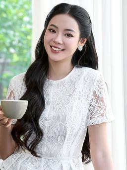 Áo và chân váy dài, cặp bài trùng làm nên phong cách thanh lịch hiện đại