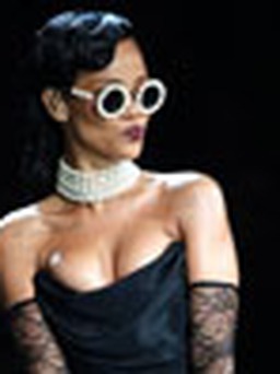 Rihanna cuốn hút trong “tiệc đồ lót”