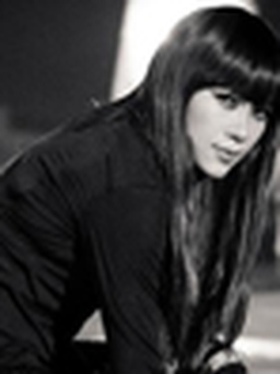 Mỹ Tâm giới thiệu "Trắng đen" trên sân khấu "Vietnam Idol 2012"