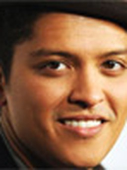 Rộ tin đồn Bruno Mars đồng tính