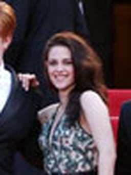 Kristen Stewart “khoe sắc” trên thảm đỏ Cannes 2012