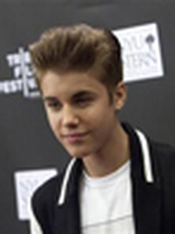 Justin Bieber bị tố hành hung paparazzi
