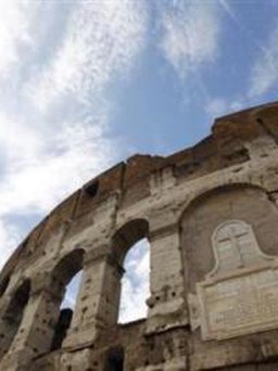 Ý "đau đầu" với nạn du khách trộm đá cuội ở Rome