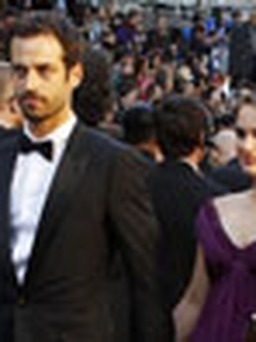 “Thiên nga đen” Natalie Portman bí mật kết hôn