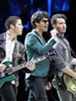 Nhóm Jonas Brothers chính thức tan rã