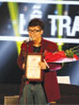 "Mùa yêu đầu" của Đinh Mạnh Ninh đoạt Bài hát của năm
