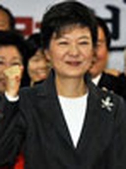 Nữ tổng thống Hàn Quốc xài bóp bình dân