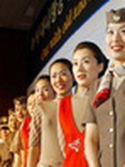 Tiếp viên hãng Asiana Airlines được phép mặc quần dài