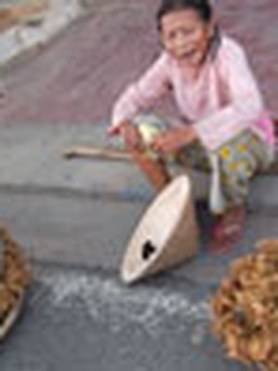 Tết Đoan ngọ: Gặp bà Trợ “lá mùng năm”