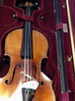 Tìm thấy cây violin Stradivarius trị giá 1,8 triệu USD