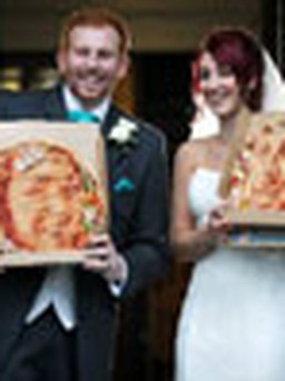 In chân dung lên bánh pizza