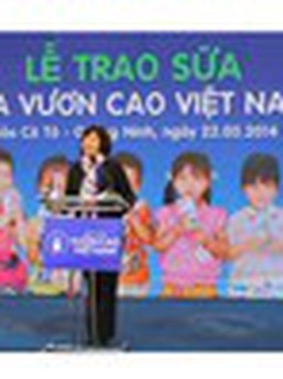8 tỉ đồng cho Quỹ sữa Vươn cao Việt Nam