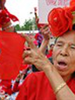 Gần 100.000 người Áo đỏ kéo về Bangkok