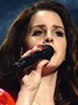 Lana Del Rey hoãn lưu diễn ở Israel