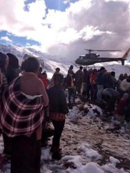 Lần cuối tìm người sống sót trong bão tuyết ở Nepal