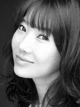 Nữ ca sĩ Yuri “qua đời” trên báo Hàn