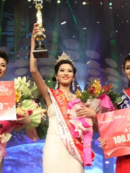 Đặng Thu Thảo đăng quang Hoa hậu Việt Nam 2012