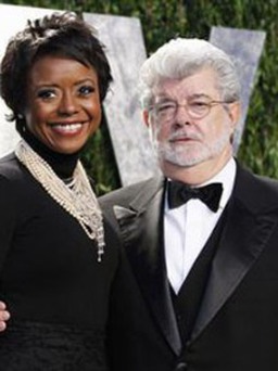 Cha đẻ của “Star Wars” đính hôn ở tuổi 68
