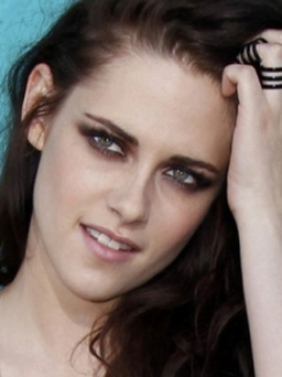 Kristen Stewart nhận hai đề cử Mâm xôi vàng