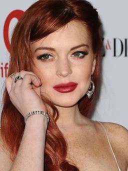 Lindsay Lohan “chôm” trang sức của Elizabeth Taylor?
