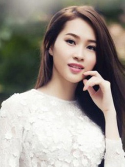 Hoa hậu Thu Thảo khoe vẻ đẹp tinh khôi dưới nắng sớm