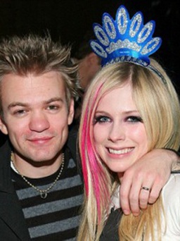 Chồng cũ Avril Lavigne nộp đơn xin xóa tên lót