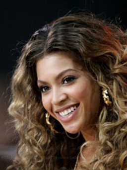 Album 'không kèn không trống' của Beyonce bán chạy nhất lịch sử iTunes