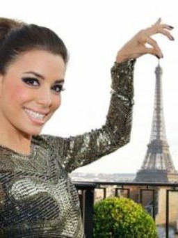 Dàn sao Hollywood nhí nhố ở tháp Eiffel