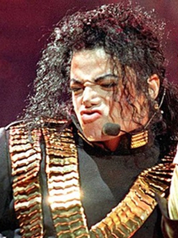Michael Jackson dù chết vẫn chưa yên thân với tòa án