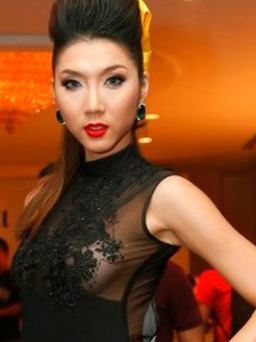 Ngọc Quyên khéo khoe vòng một căng tròn với váy xuyên thấu