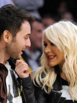 Christina Aguilera bất ngờ bị tiết lộ đang mang thai với trợ lý