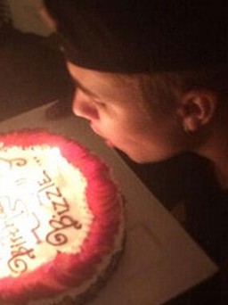 Justin Bieber lặng lẽ mừng sinh nhật bên người thân