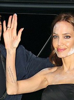 Angelina Jolie dính ‘thảm họa’ trang điểm