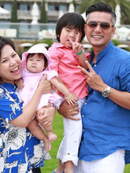 Giữa ‘bão ly hôn’, Trương Minh Cường khoe ảnh gia đình hạnh phúc
