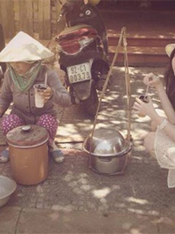 Hoa hậu Việt Nam Thu Thảo nhí nhảnh ăn chè ở vỉa hè