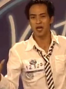 Fan thích thú ‘khai quật’ clip Hồ Quang Hiếu thi Vietnam Idol