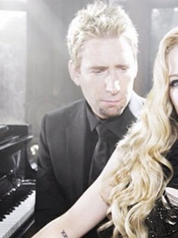 Avril Lavigne lại chia tay chồng sau 14 tháng kết hôn