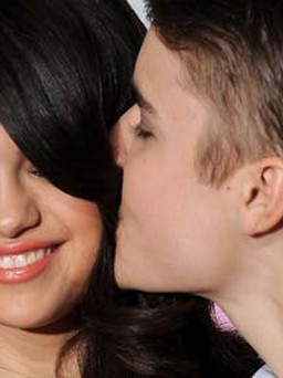 Selena Gomez thừa nhận còn rất yêu Justin Bieber