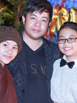 Quang Lê đưa hai con nuôi Huyền Trân, Phương Mỹ Chi dự sinh nhật Lệ Quyên