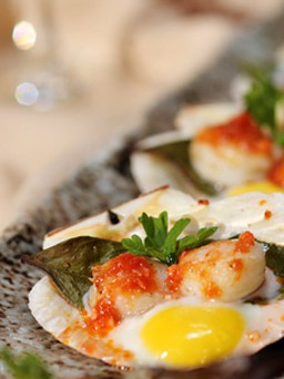 Lạ miệng sò điệp nướng lá trà xanh