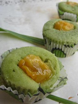 Cupcake trà xanh hột vịt muối