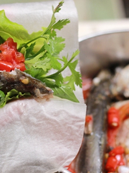 Cách làm cá nục hấp ăn chung với bánh tráng