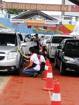 350 ô tô được ‘chẩn bệnh’ tại Car Care Day 2014
