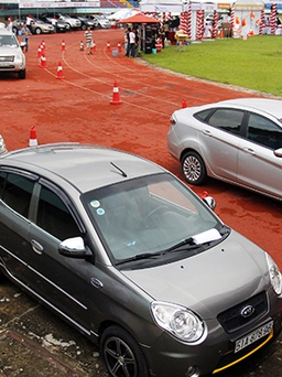 Hàng trăm ô tô tham gia Car Care Day 2014
