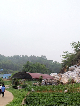 Núi đá vôi sạt lở uy hiếp nhà dân ở Thái Nguyên