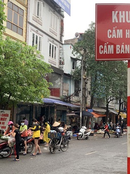 Ám ảnh giết mổ gia cầm, ô nhiễm từ những khu chợ cóc Hà Nội