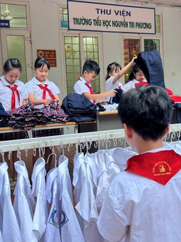 Trường học ở Hà Nội mở 'siêu thị đồng phục 0 đồng'