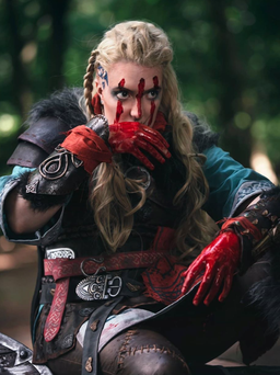 Chiêm ngưỡng cosplay Eivor phiên bản nữ của game Assassin's Creed Valhalla